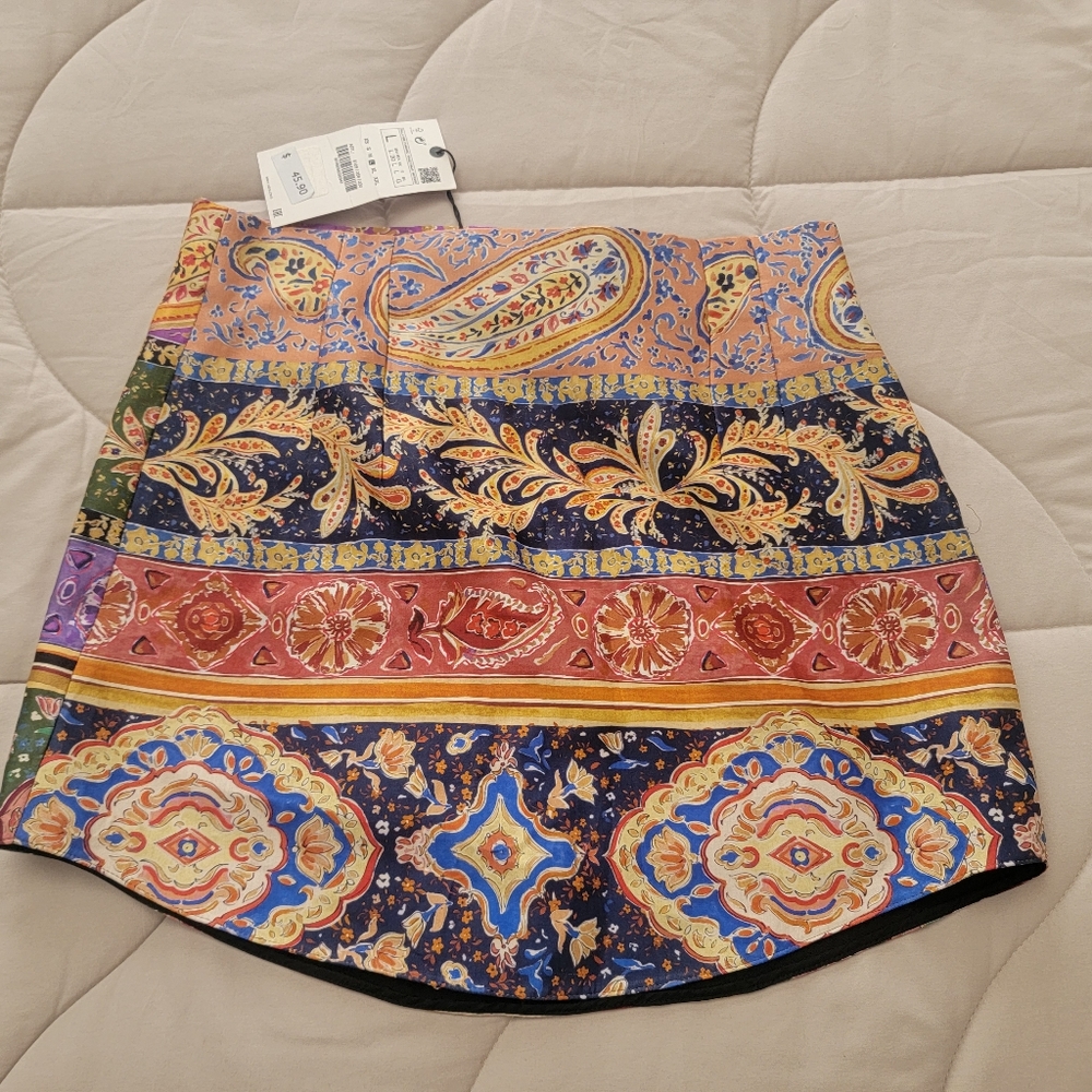 New!!  Zara skirt, size large